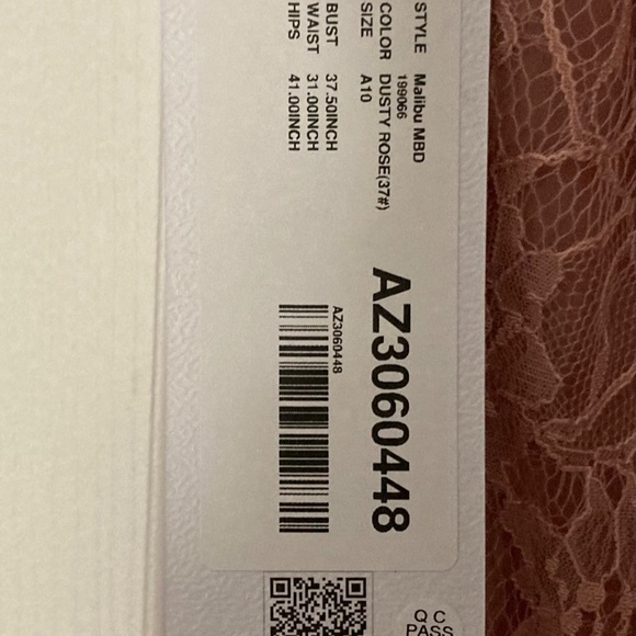 Gown - Picture 6 of 6